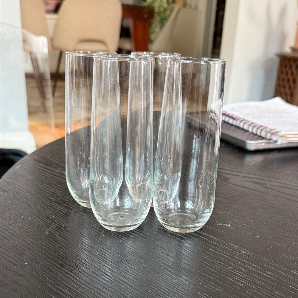 Elegant Clear Glass Champagne Flutes